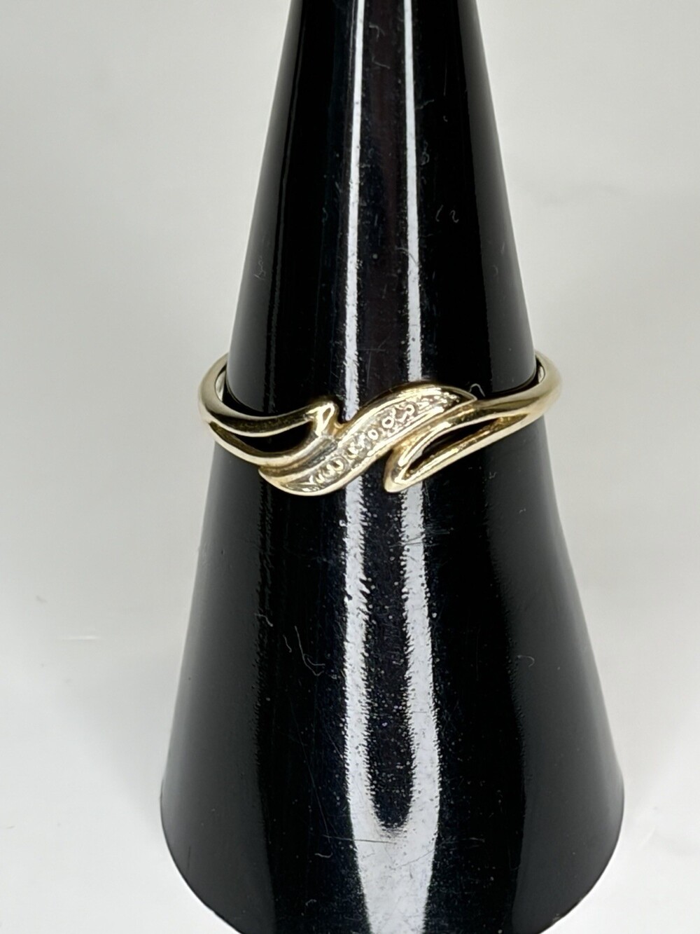 JCM 10K Yellow Gold Swirl Wave Bypass Ring Diamond Accent Band Size 6.5
